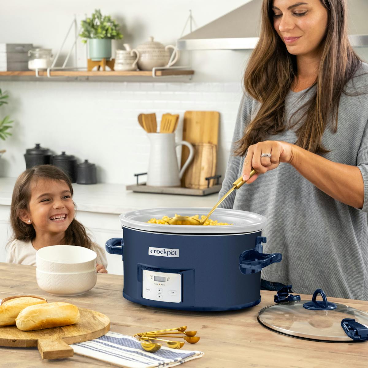 Crock-Pot Design Series 7-Quart Cook & Carry Slow Cooker, Poseidon | Programmable Slow Cooker with Locking Lid — Product Details | Product Guide mJ